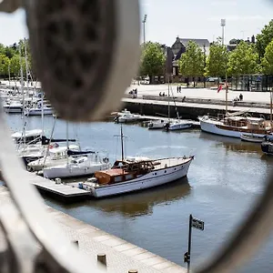 Vue Imprenable Sur Le Port, Et Clair! Appartement